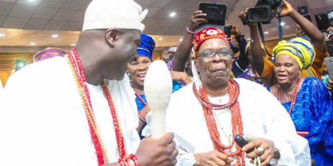 PHOTOS: Owa Obokun Of Ijesaland; Oba Aromolaran Visits Ooni – OsunCitizen